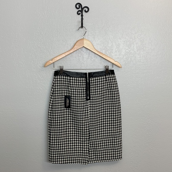 3/$25 Forever 21 Skirt, Size Medium black and white - Picture 5 of 15